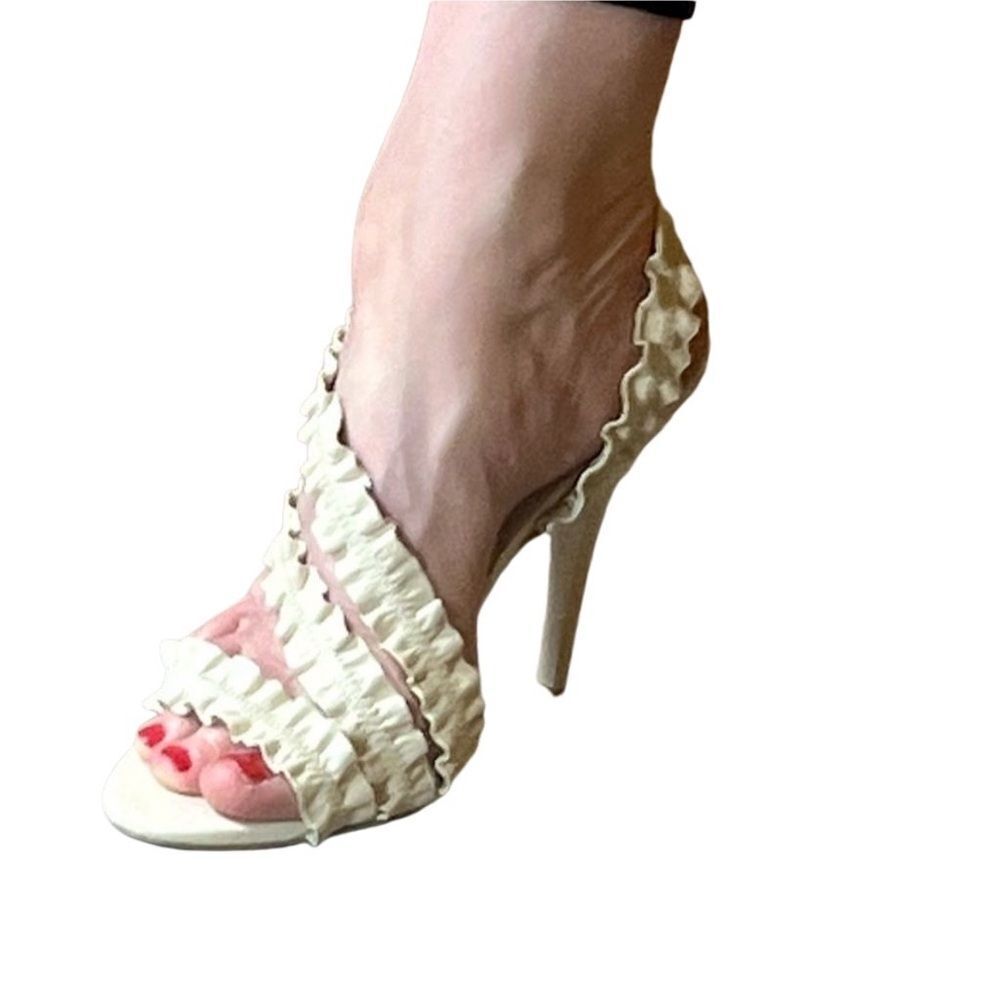 BCBG GENERATION Pelham Cream Ruched Leather Criss Cross Sandal Open Heel 9.5